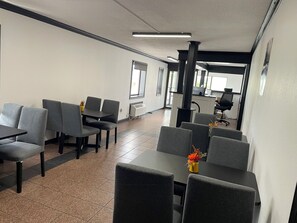 Déjeuner continental gratuit tous les jours