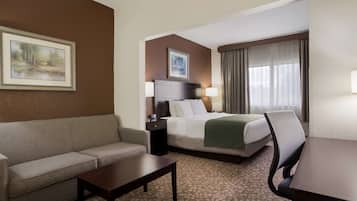 ملاءات للفراش لا تسبب الحساسية وخزنة داخل الغرفة ومكتب