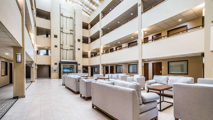 Quality Suites Lansing West