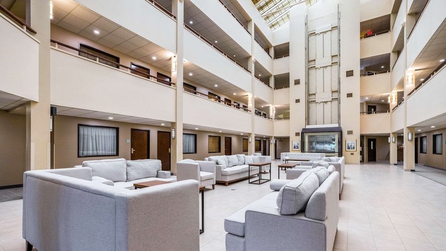 Quality Suites Lansing West