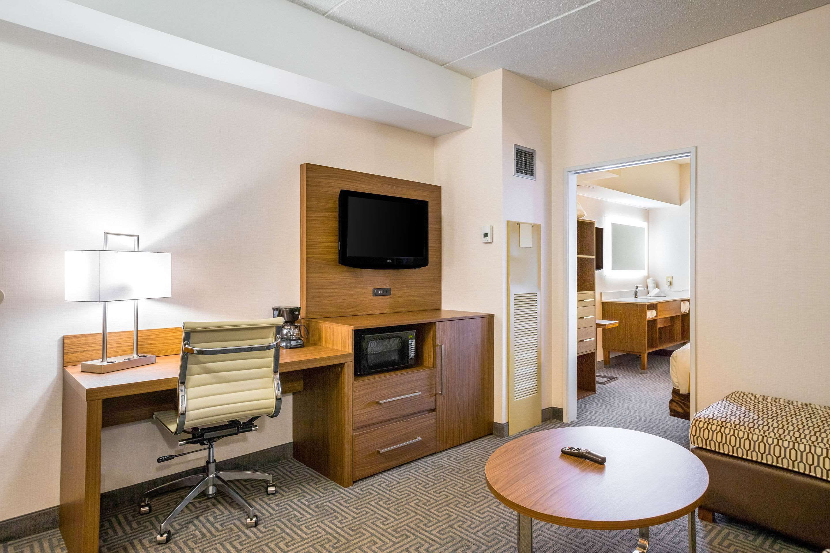 suite, multiple beds, non smoking | living area | 41-inch tv with cable channels