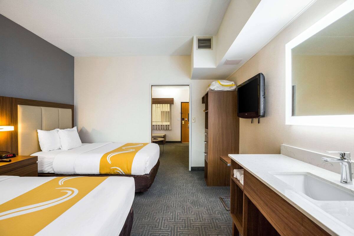 Suite, Multiple Beds, Non Smoking | Desk, laptop workspace, iron/ironing board, rollaway beds (surcharge)