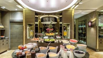 Desayuno buffet todos los días (EUR 30 por persona)