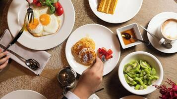 Petit déjeuner buffet servi tous les jours en supplément