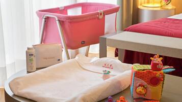 Familien-Vierbettzimmer | Hochwertige Bettwaren, Minibar, Zimmersafe, Schreibtisch