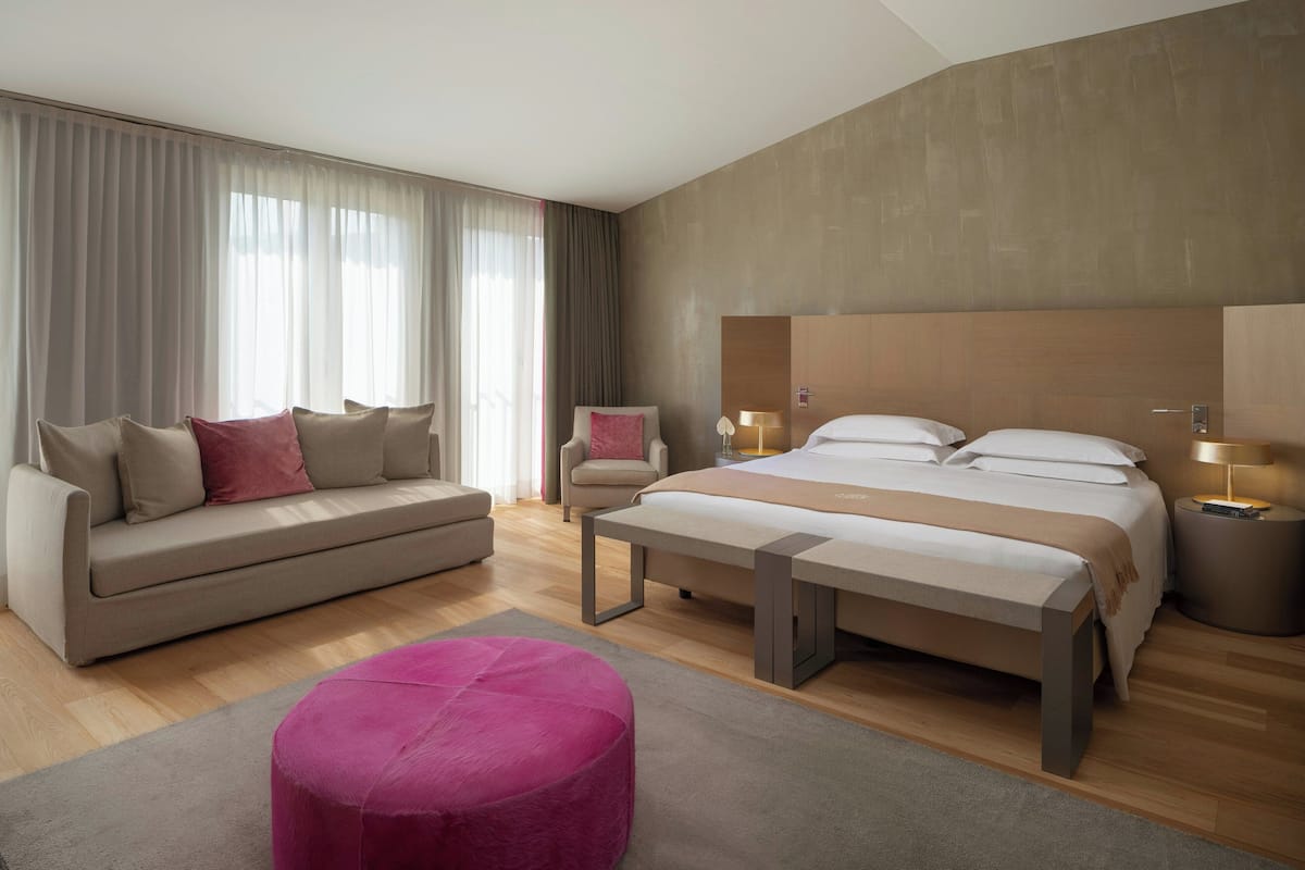 Junior Suite | Premium bedding, minibar, in-room safe, desk