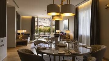 Duomo Terrace Penthouse One Bedroom | Area soggiorno | TV a schermo piatto