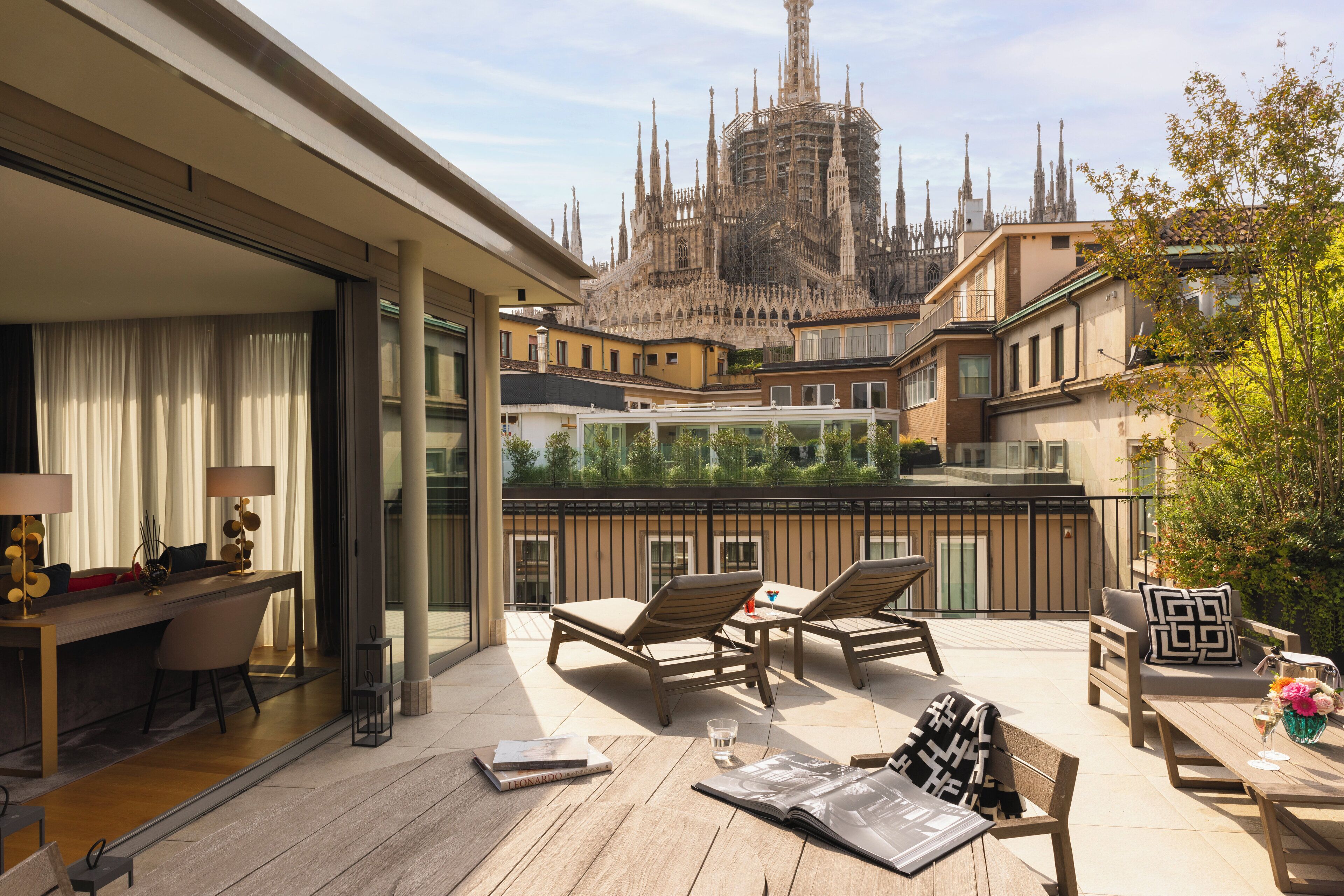 Duomo Terrace Penthouse One Bedroom | Ropa de cama de alta calidad, minibar, caja fuerte y escritorio