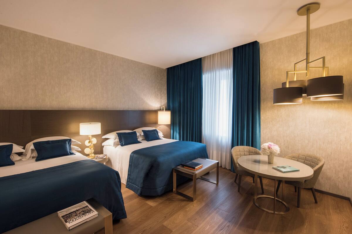 Chambre quadruple familiale | Literie de qualité, minibar, coffre-fort, bureau