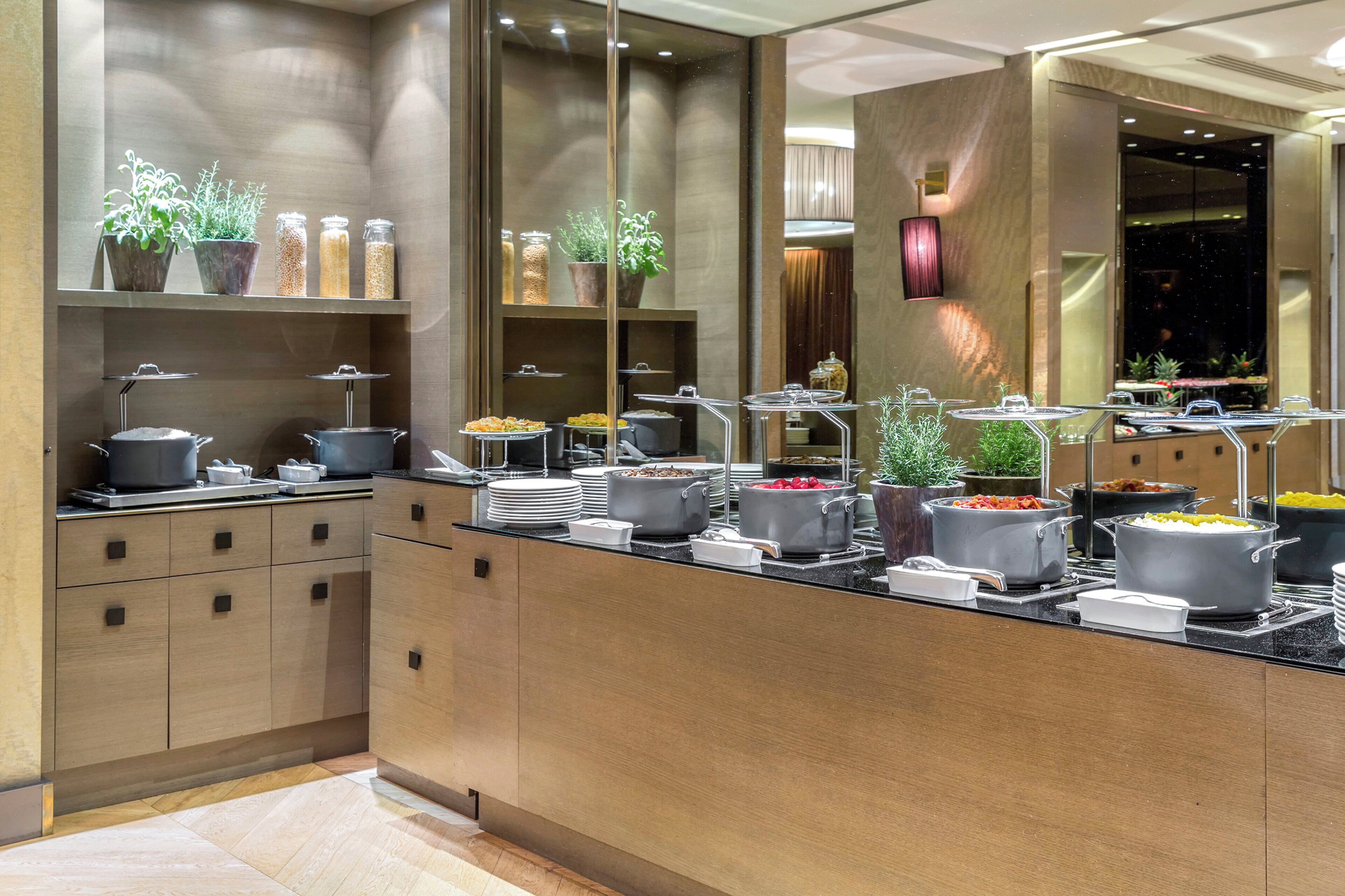 Petit déjeuner buffet (30 EUR par personne)