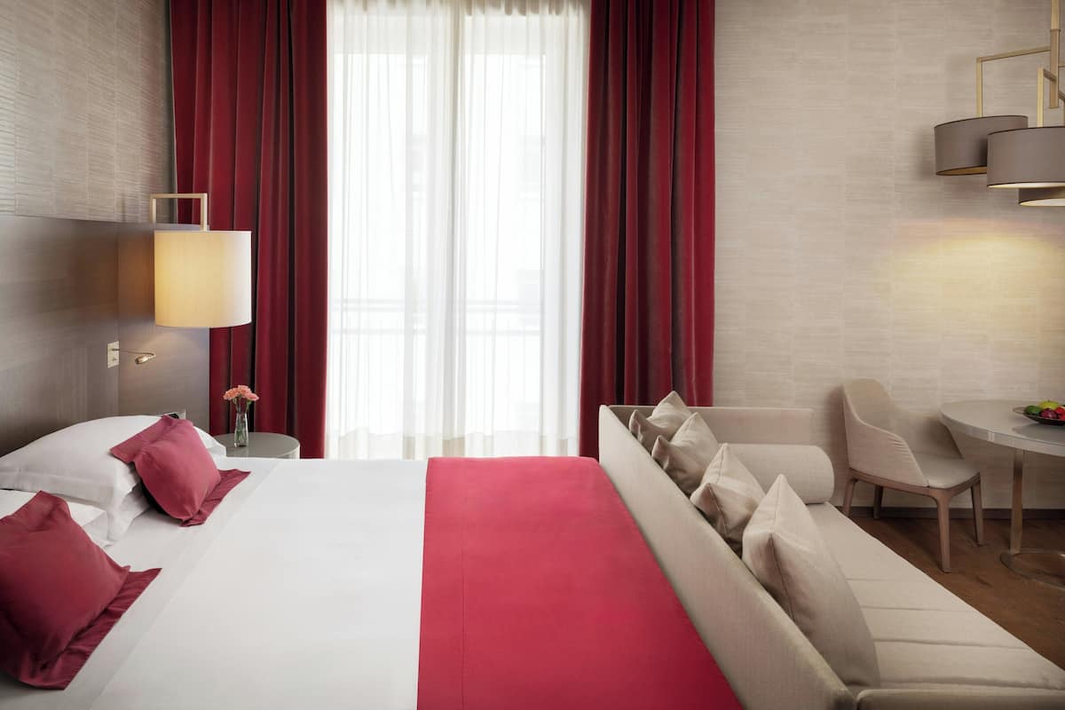 Premium bedding, minibar, in-room safe, desk