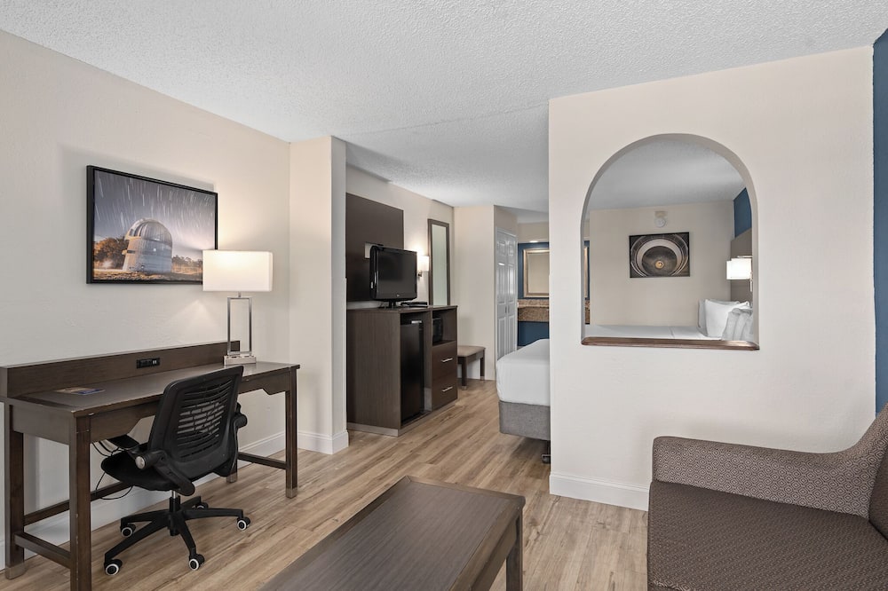 Baymont by Wyndham Orlando East