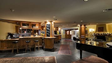 Piano bar