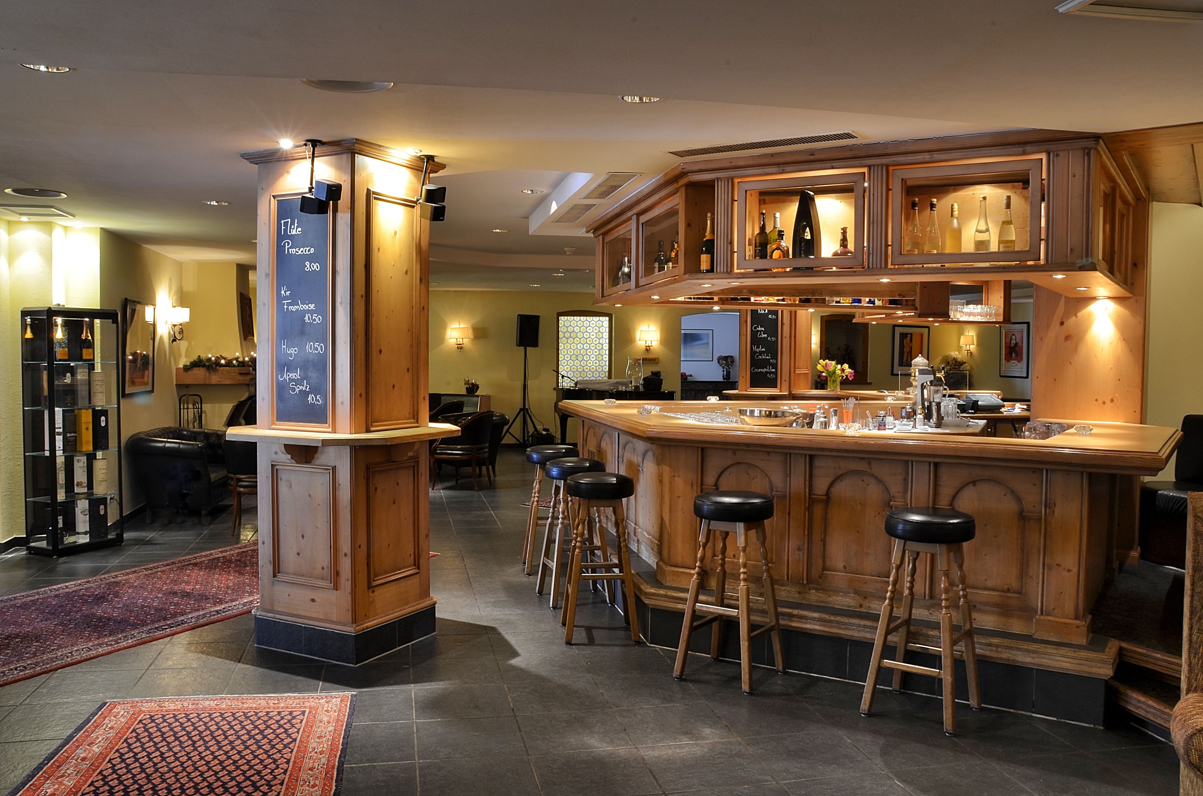 Piano bar