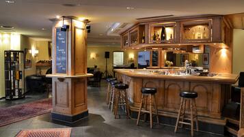 Piano bar
