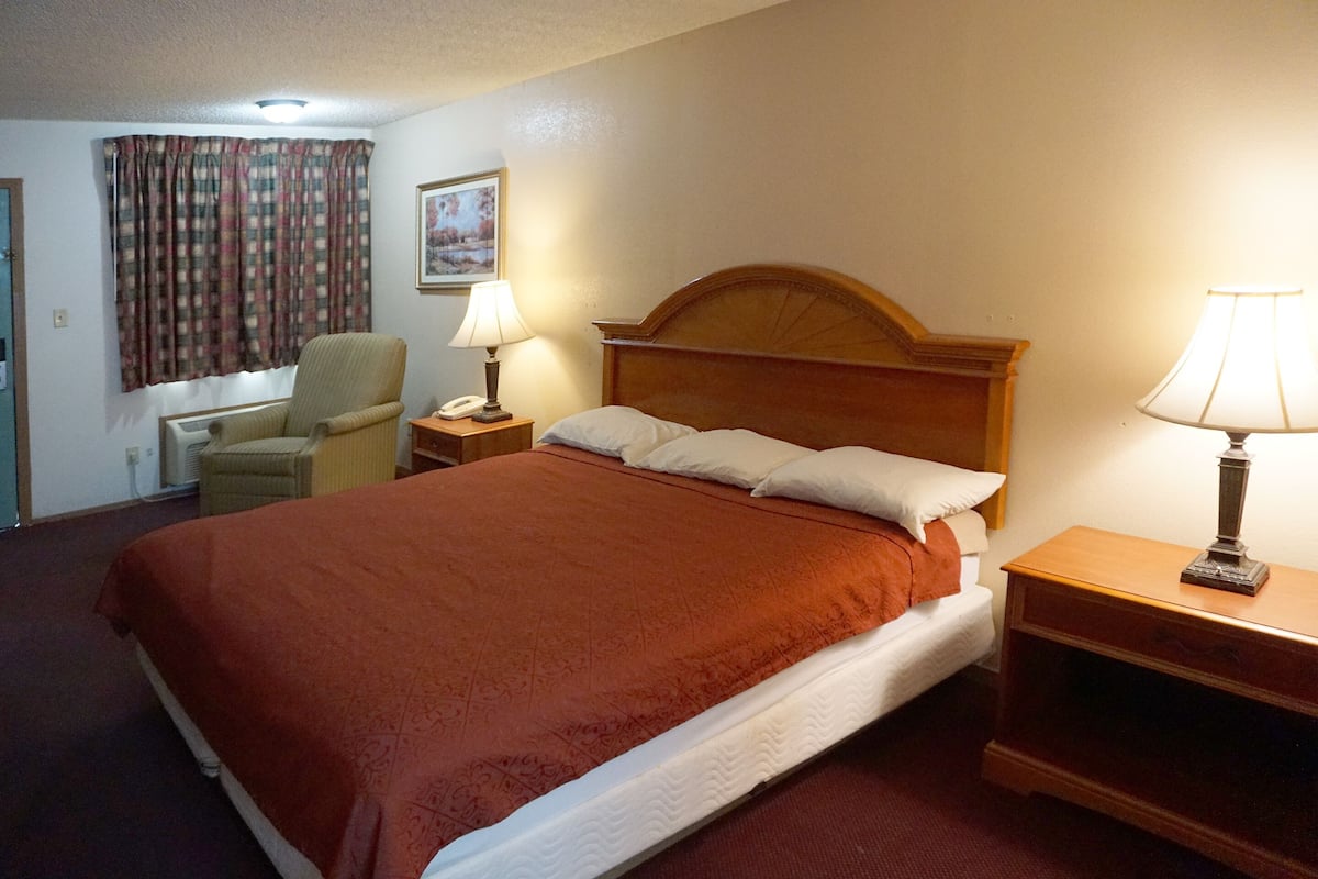 Desk, WiFi (free), alarm clocks, bed sheets