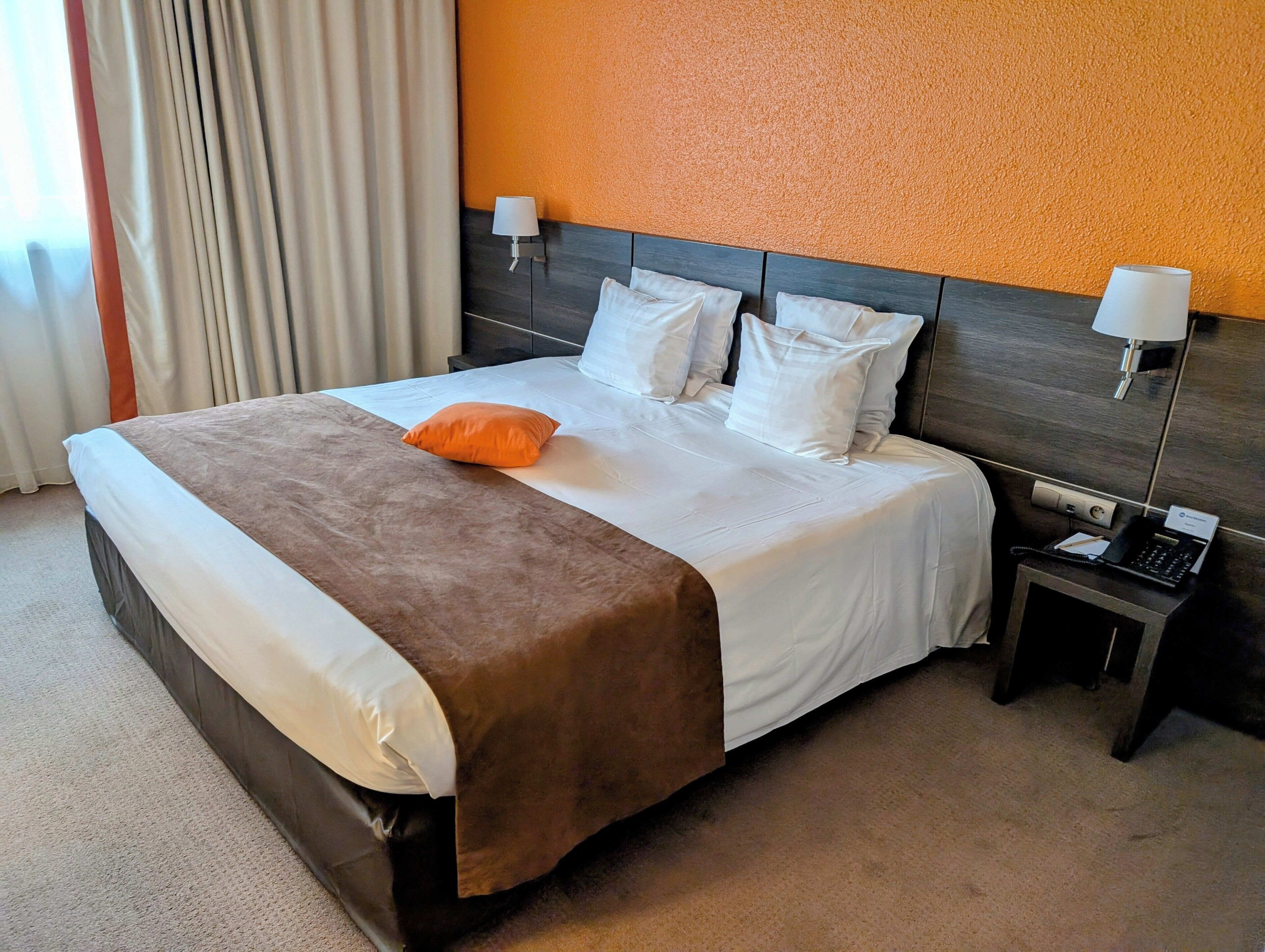 Room | Premium bedding, in-room safe, desk, laptop workspace