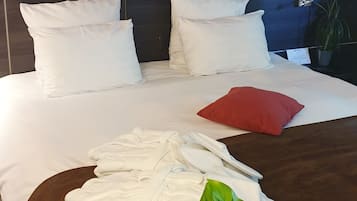 Premium bedding, in-room safe, desk, laptop workspace