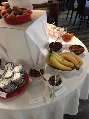 Colazione a buffet a pagamento, servita tutte le mattine 