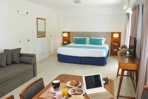 Quarto casal luxo | Roupas de cama premium, edredons de pluma, camas com colchões pillow-top