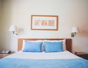 Premium bedding, down comforters, pillowtop beds, in-room safe - CH Le Petit Suites (Buenos Aires)
