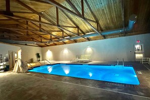Indoor pool - Microtel Inn & Suites by Wyndham Quincy Downtown/River Area (Quincy)