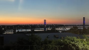 Huone, 2 keskisuurta parisänkyä, tupakointi kielletty, jokinäköala | Näkymä huoneesta