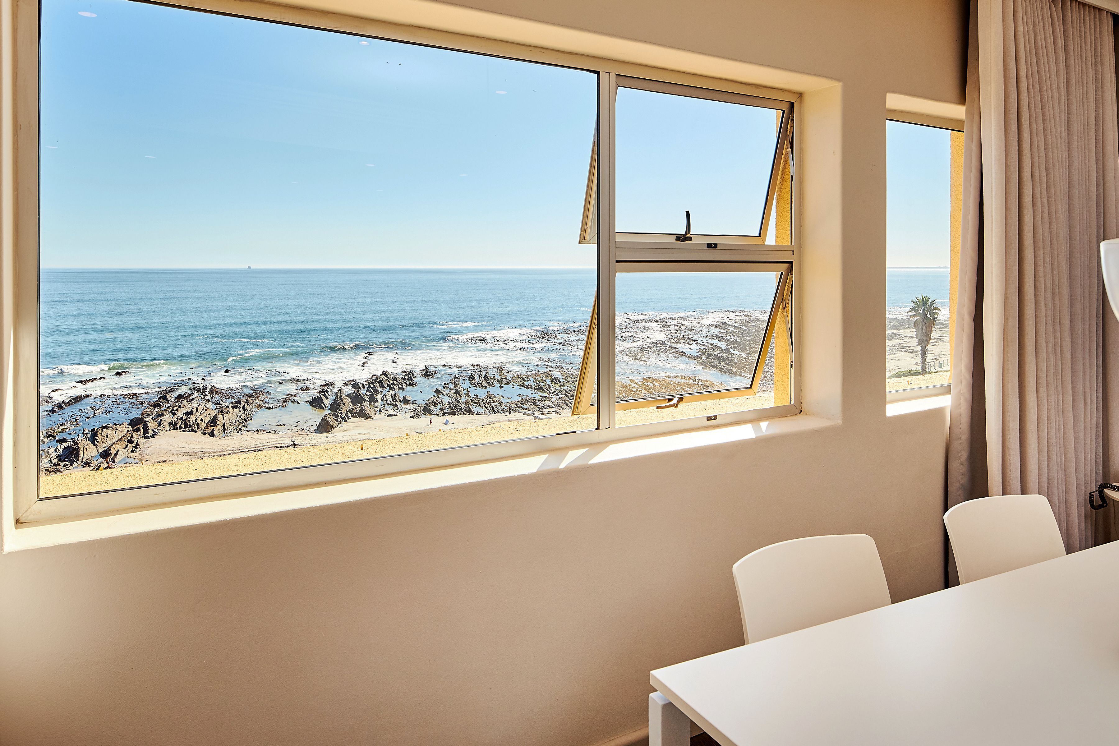 Apartamento superior, 2 quartos, sacada, vista para o mar | Vista para praia/oceano