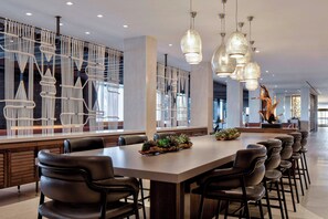 Breakfast, lunch and dinner served - New York LaGuardia Airport Marriott (East Elmhurst)