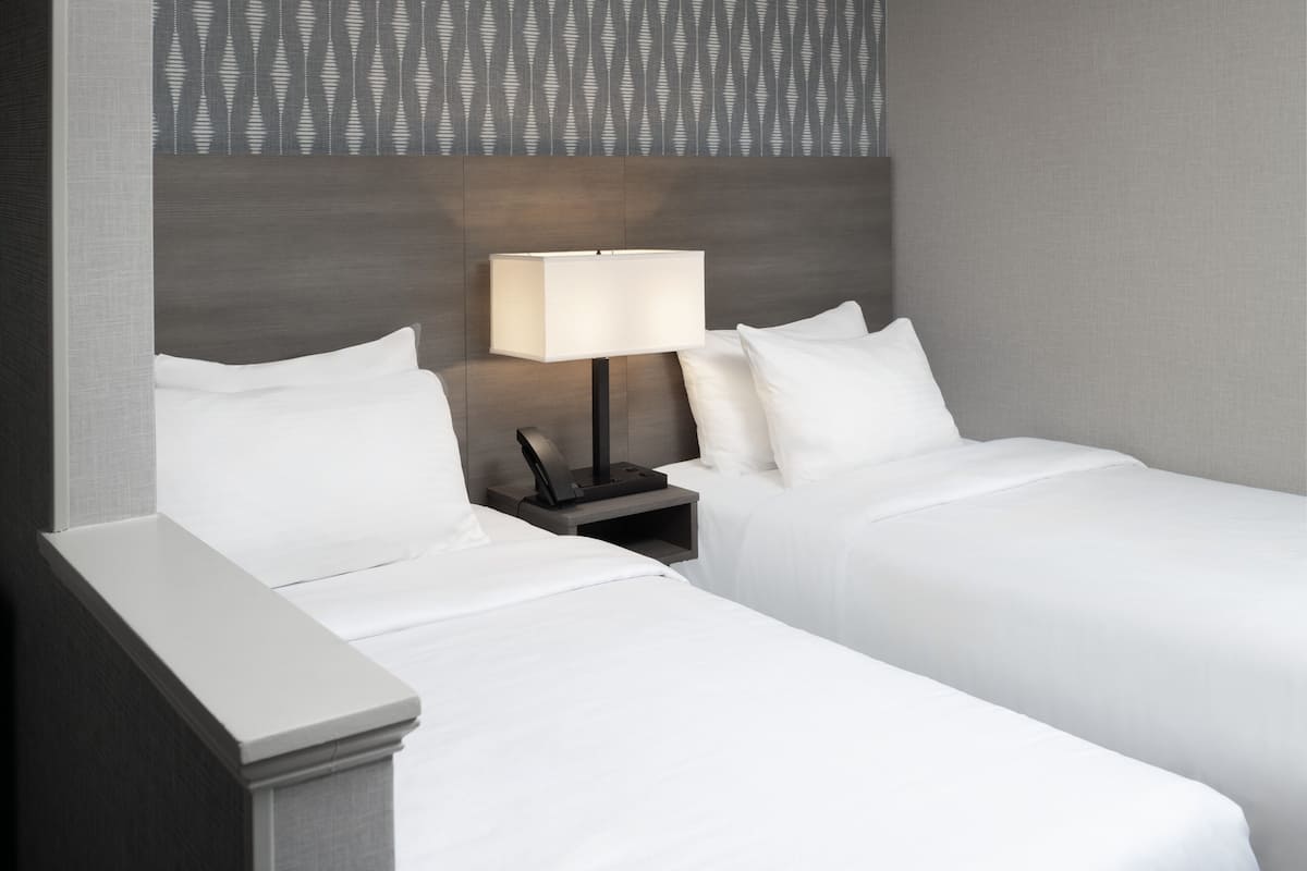 Room (Twin) | Desk, laptop workspace, blackout drapes, free cribs/infant beds