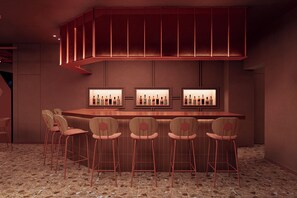 Se sirven desayunos y cocina internacional, con vista a la piscina