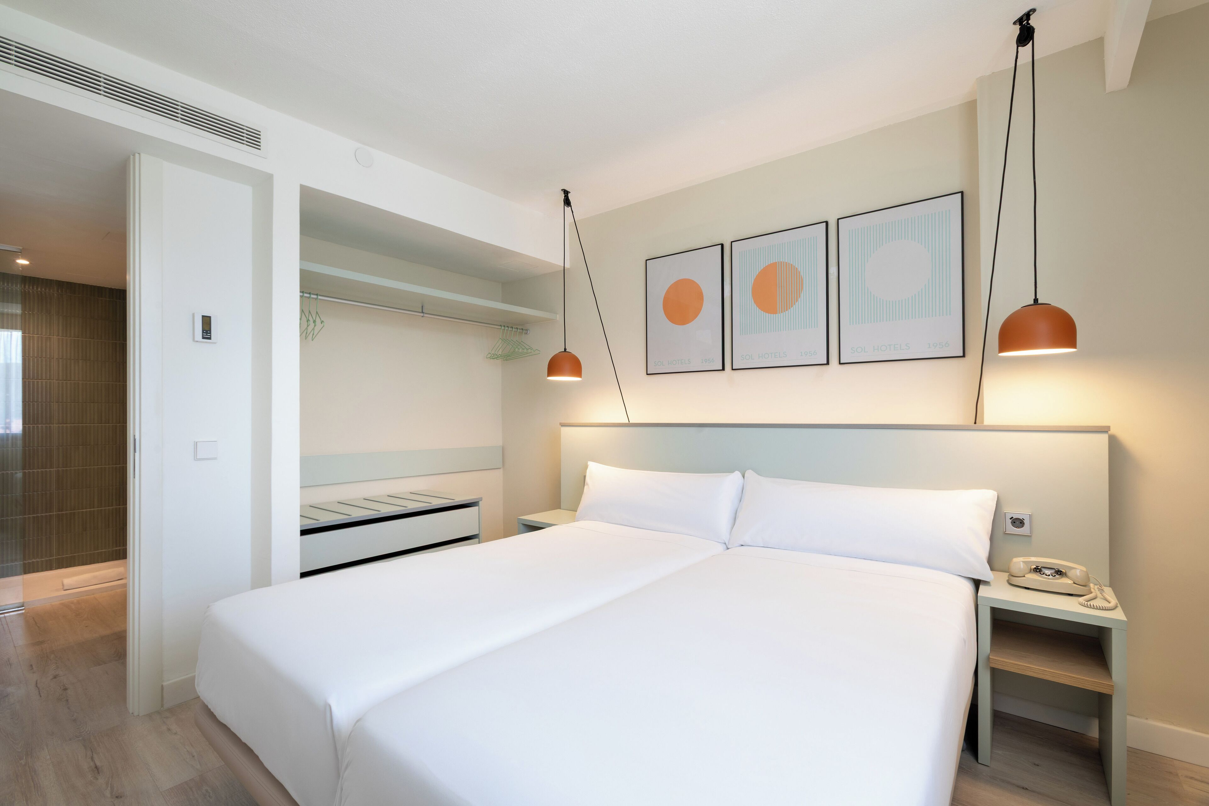 Minibar, rideaux occultants, Wi-Fi gratuit, draps fournis