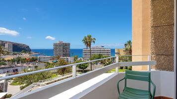 Minibar, blackout drapes, free WiFi, bed sheets