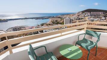 Minibar, blackout curtains, free WiFi, bed sheets