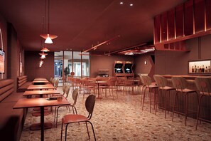 Serviço de café da manhã, almoço, jantar; vistas para a piscina