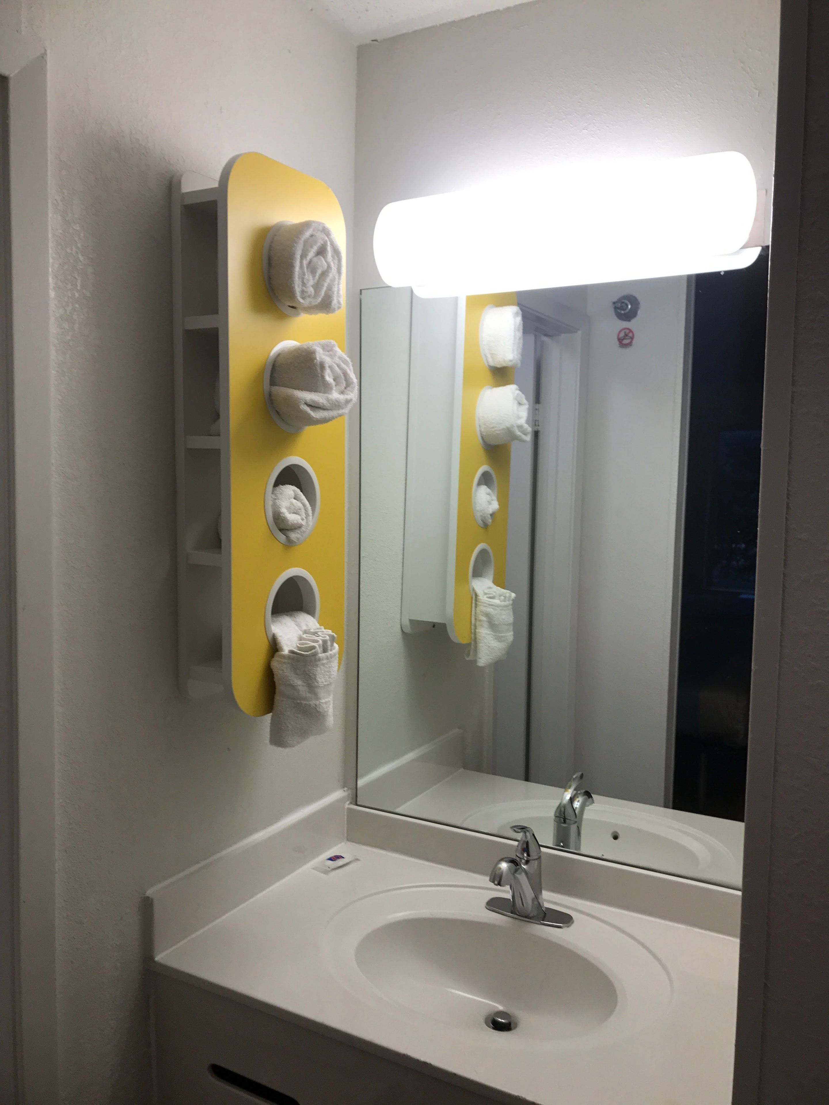 Combined shower/bathtub, hair dryer, towels