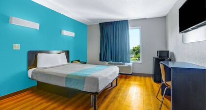 Motel 6 Raleigh, NC - North