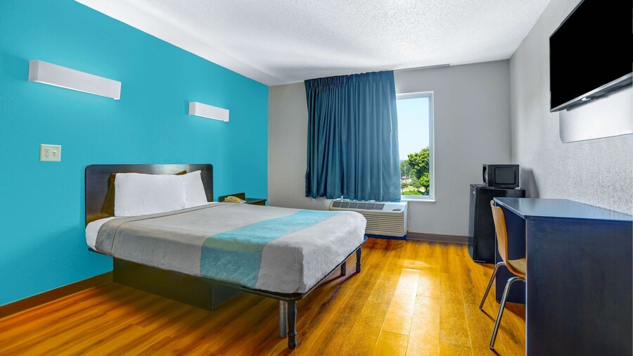 Motel 6 Raleigh, NC - North
