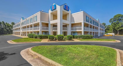 Motel 6 Raleigh, NC - North