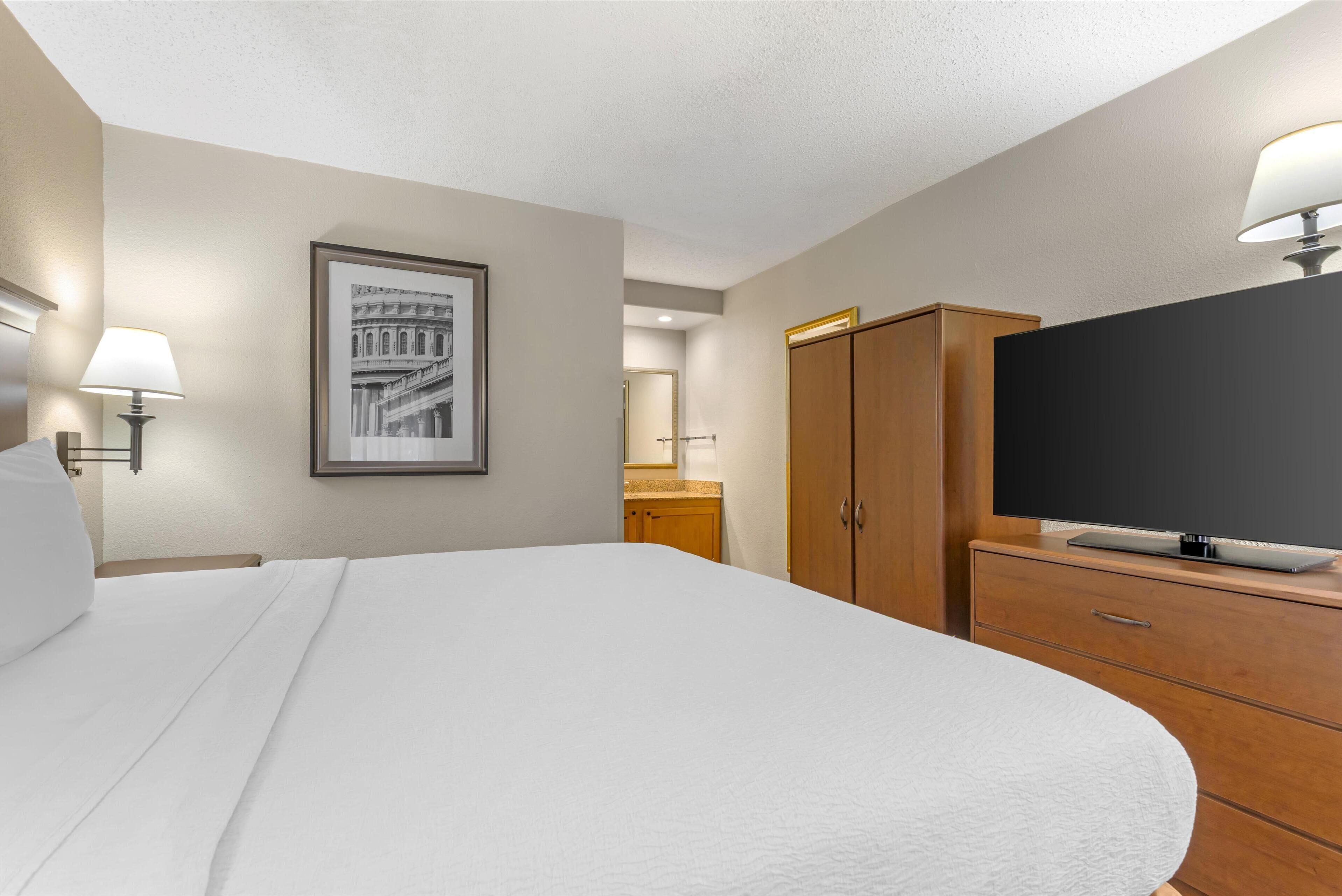 1 bedroom, in-room safe, desk, blackout curtains