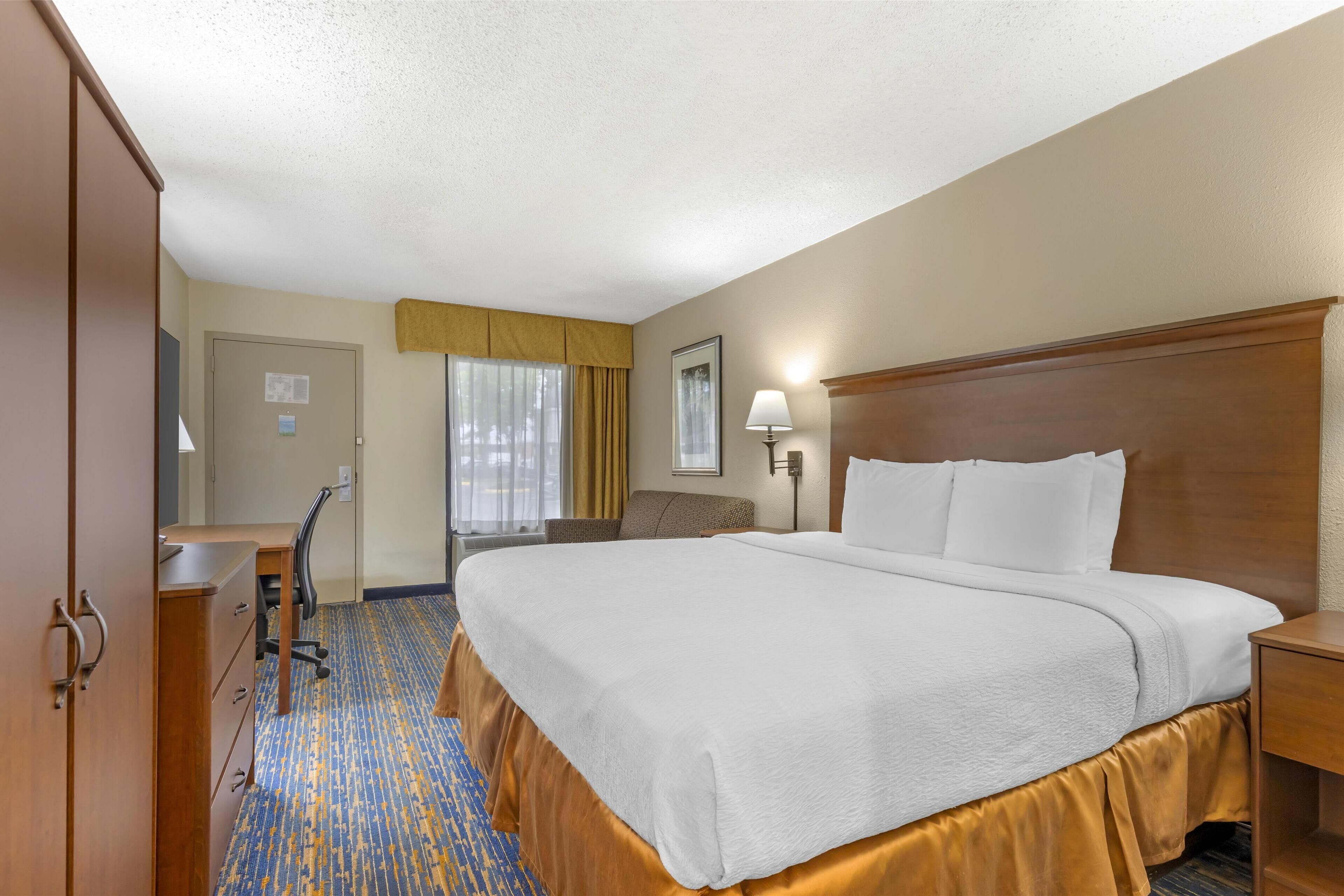 1 bedroom, in-room safe, desk, blackout curtains