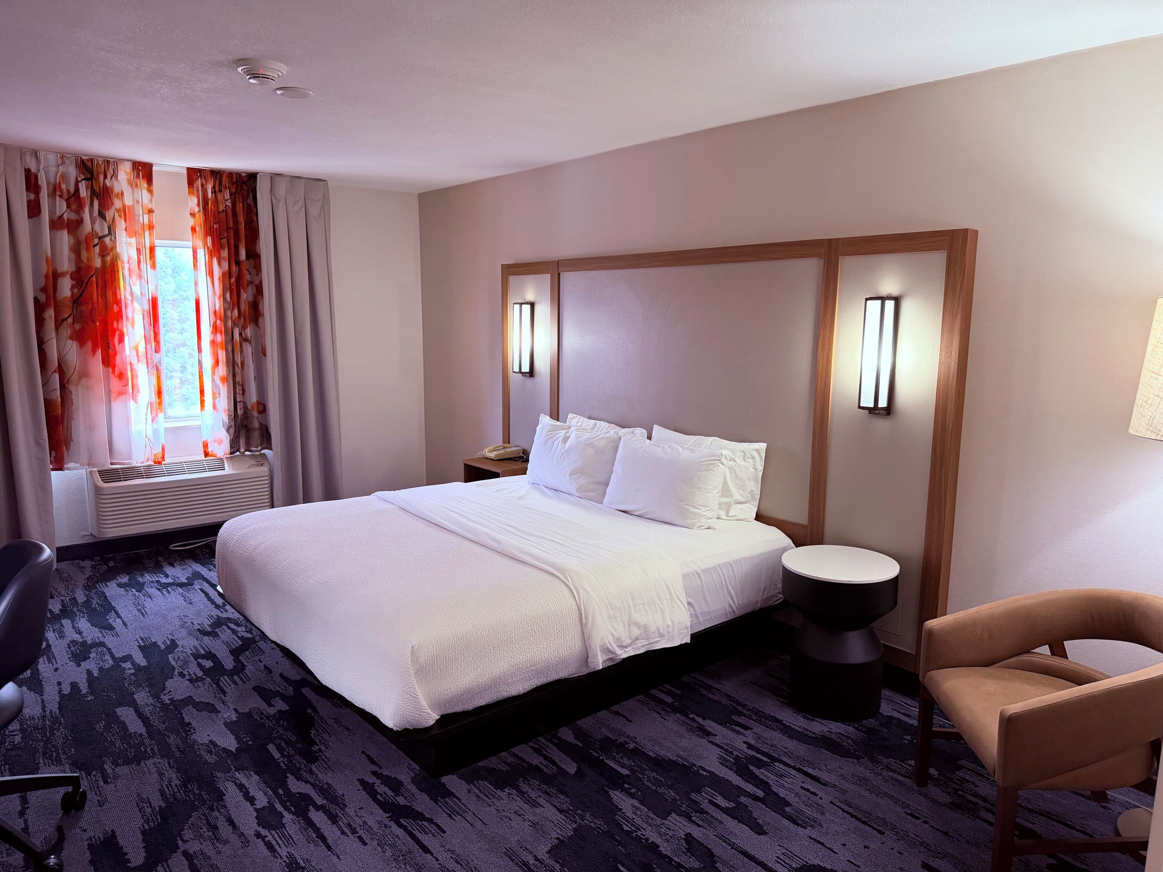 Habitación, 1 cama de matrimonio grande | Ropa de cama de alta calidad y colchones con acolchado adicional