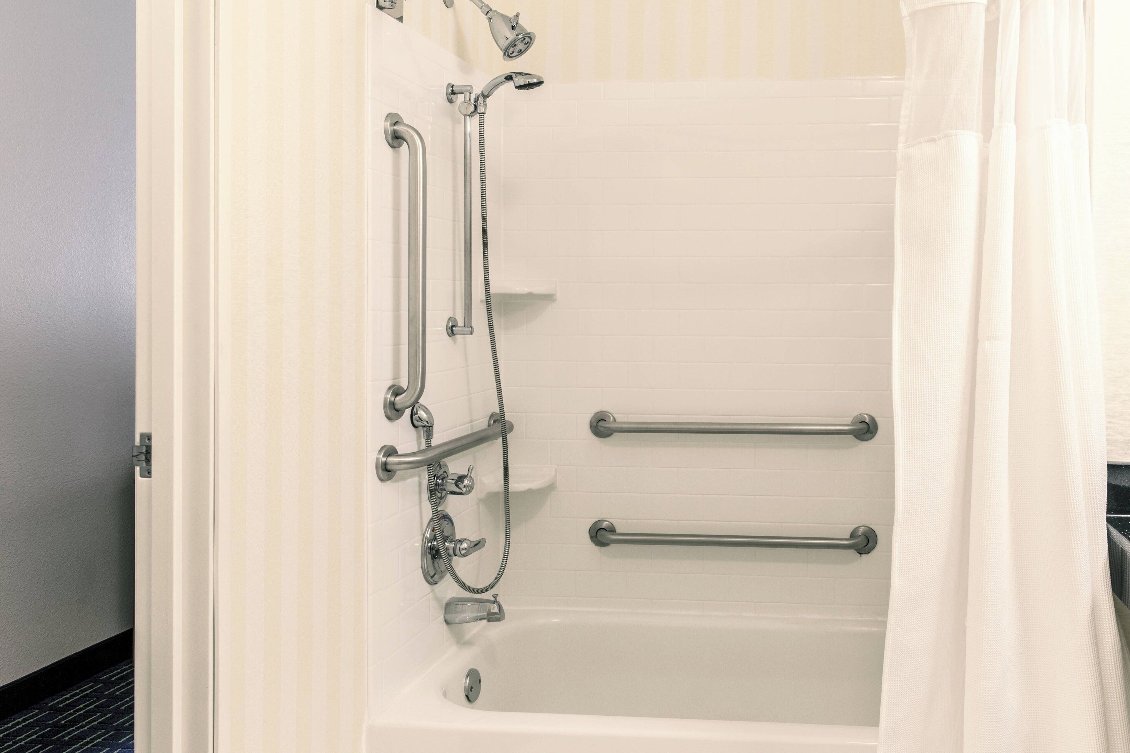 combined shower/bathtub, free toiletries, hair dryer, towels