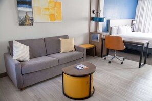 أغطية فراش متميزة ومكتب وستائر تعتيم ومكواة/لوح كي