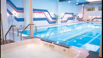 Indoor spa tub