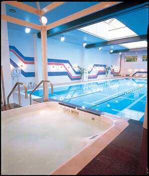 Bathtub spa indoor