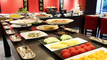 Daily English breakfast (JPY 4500 per person)