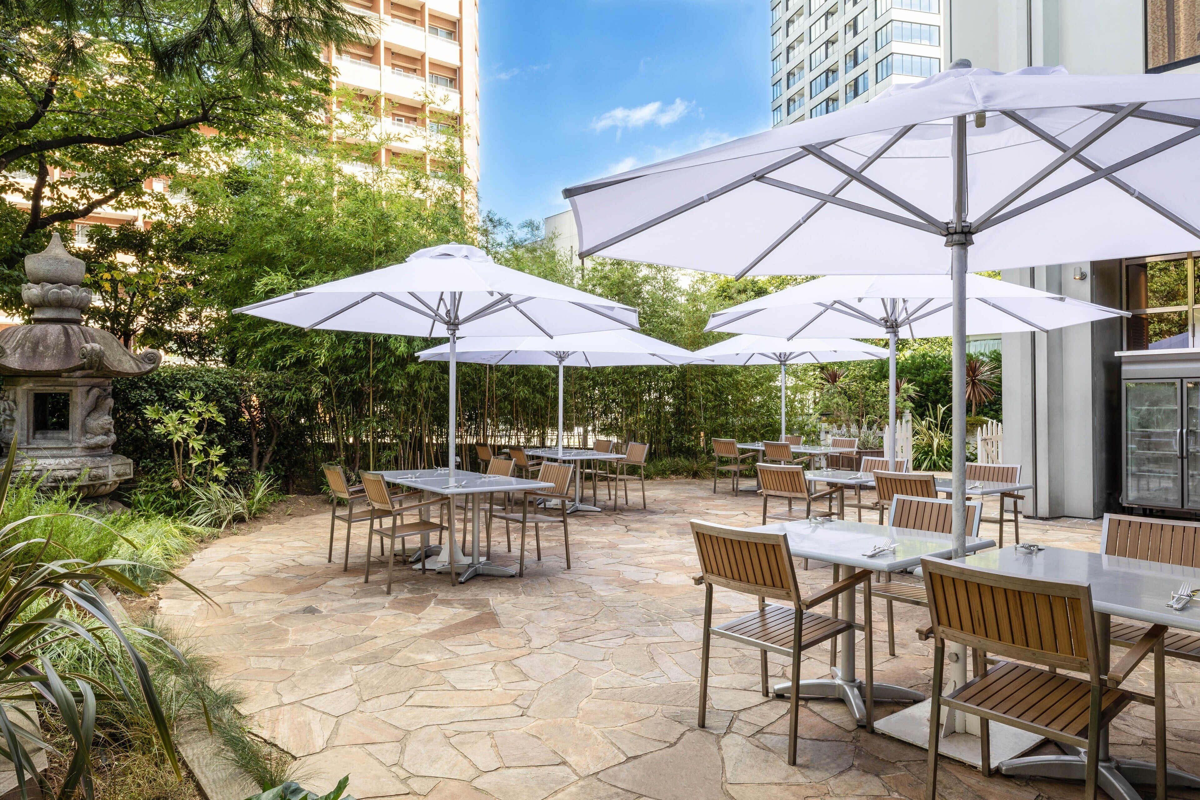 5 restaurants, breakfast served