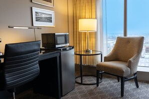 Hypo-allergenic bedding, down comforters, in-room safe, laptop workspace