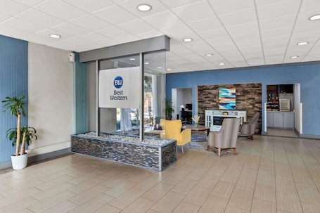 Vestíbulo. Best Western Atlanta Cumberland/Galleria Hotel